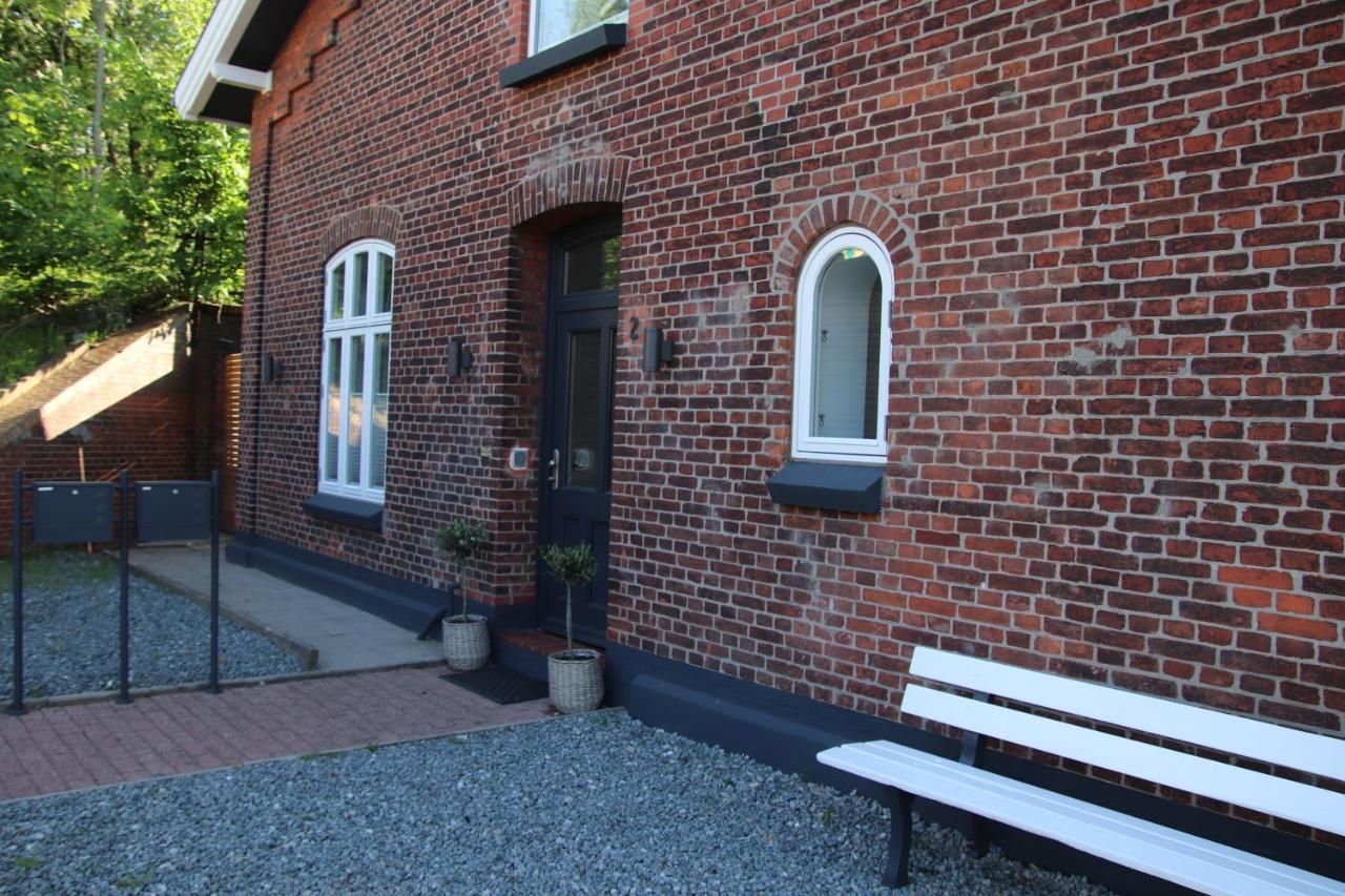 Altes Bahnhofsvorsteherhaus Husum  Exterior foto