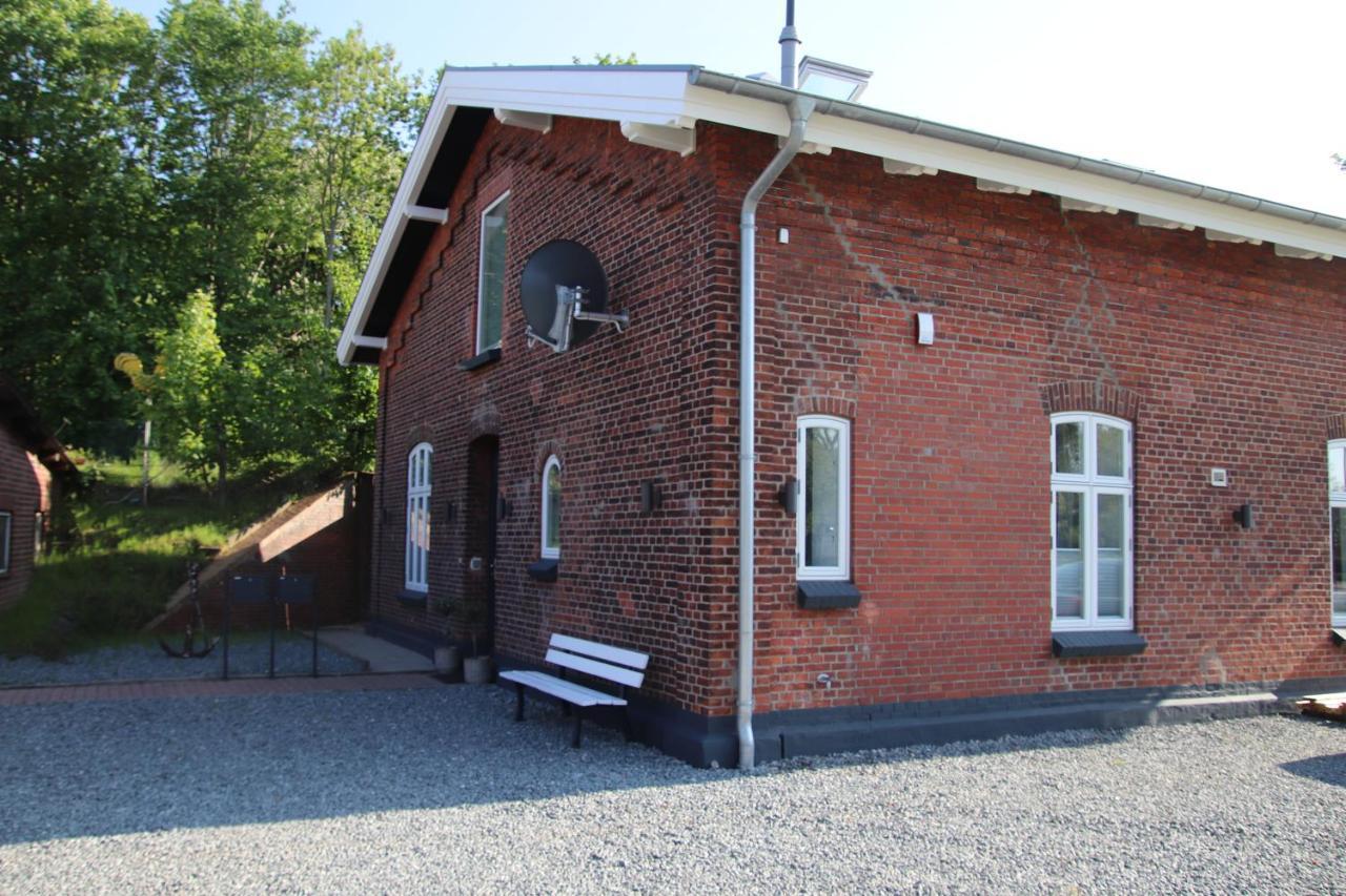 Altes Bahnhofsvorsteherhaus Husum  Exterior foto