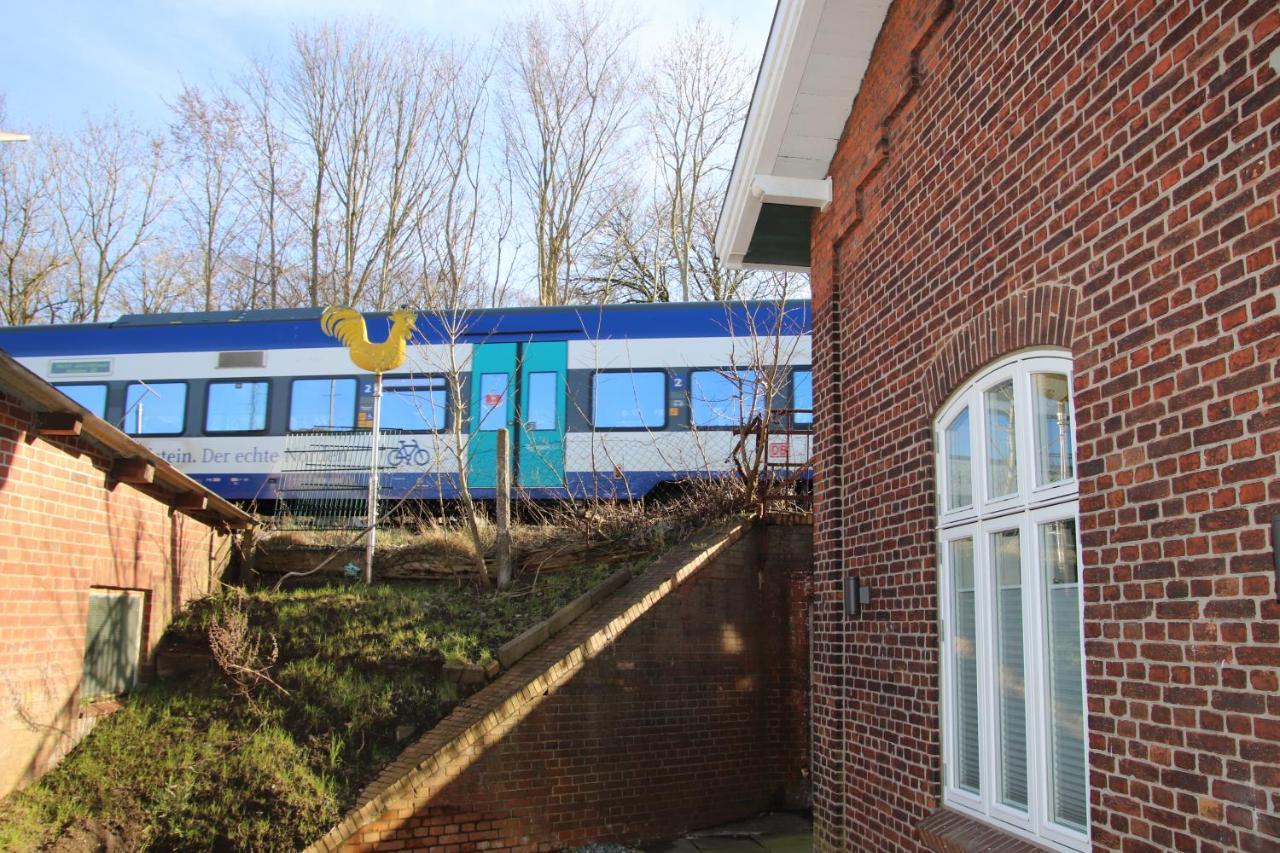 Altes Bahnhofsvorsteherhaus Husum  Exterior foto